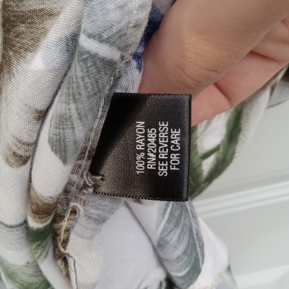 Men's Hawaiian Shirt by Croft &  Barrow Tropical Leaves Blue Green Sz XL Flawed - Picture 6 of 7